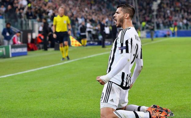 Morata, celebrando un gol con la camiseta de la Juventus.