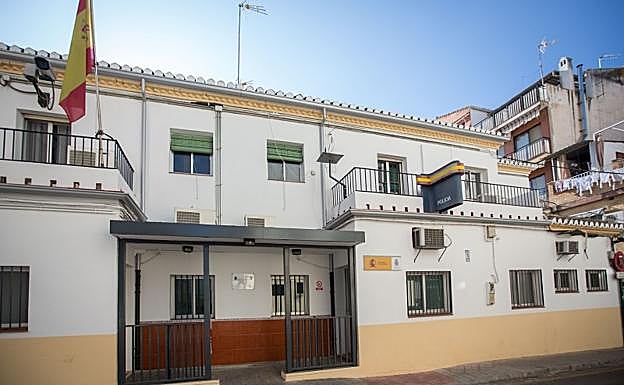 Vista actual de la comisaría de la Policía Nacional en el barrio del Zaidín.