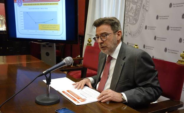 El concejal Baldomero Oliver, en rueda de prensa