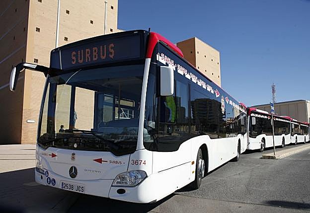Autobuses de la concesionaria de transportes de la ciudad de Almería.