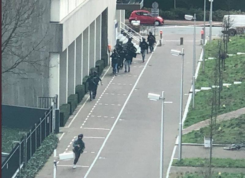 Un hombre ha abierto fuego este lunes contra los pasajeros de un tranvía en la céntrica plaza 24 de octubre de la ciudad neerlandesa de Utrecht.