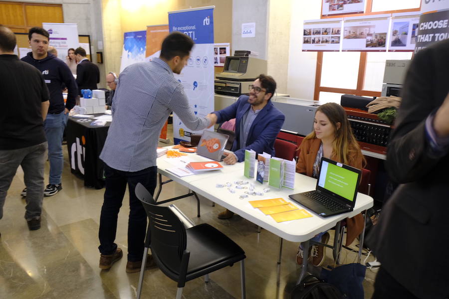 Una veintena de empresas oferta más de 320 puestos de trabajo para profesionales TIC