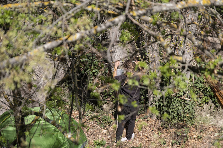 Las competencias 'rebotan' entre Ayuntamiento, Alhambra y CHG ante las acampadas y botellones ilegales