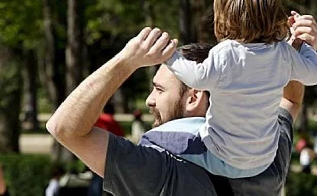 Un estudio destaca el rol «insustituible» del padre en la educación de los hijos