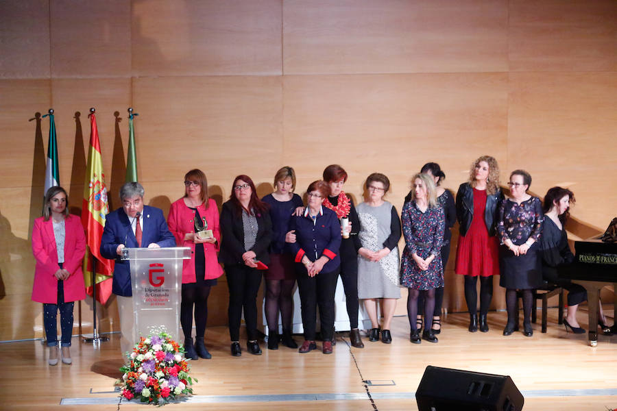 El Parque de las Ciencias fue escenario este miércoles por la noche de la entrega de los premios Igualdad con los que la Diputación de Granada recooce la labor por equiparar a mujeres y hombres de diversos colectivos y entidades de la provincia.