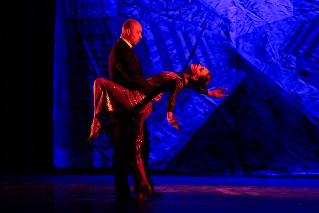 La compañía Sabor de Tango presentó ayer en el teatro Isabel la Católica, en el marco del 31 Festival Internacional de Tango, el montaje 'Tango break fusión' y 'El espectáculo'. También actuaron el cuarteto Proyecto Tamgú con 'Tango al sur' y el pianista Mariano Siccardi. El programa del Festival continuará hoy, a las 21.00 horas en el teatro Isabel la Católica, con Ecos de la XI Cumbre Mundial del Tango de Melilla con Eve Acosta (voz) y Pablo Giménez (guitarra)