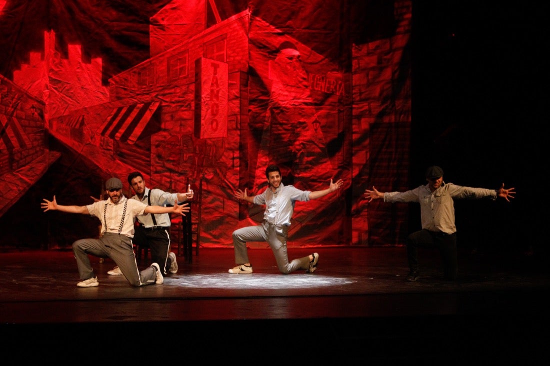 La compañía Sabor de Tango presentó ayer en el teatro Isabel la Católica, en el marco del 31 Festival Internacional de Tango, el montaje 'Tango break fusión' y 'El espectáculo'. También actuaron el cuarteto Proyecto Tamgú con 'Tango al sur' y el pianista Mariano Siccardi. El programa del Festival continuará hoy, a las 21.00 horas en el teatro Isabel la Católica, con Ecos de la XI Cumbre Mundial del Tango de Melilla con Eve Acosta (voz) y Pablo Giménez (guitarra)