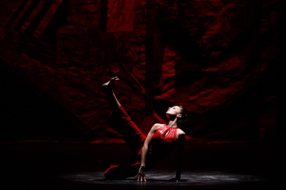 La compañía Sabor de Tango presentó ayer en el teatro Isabel la Católica, en el marco del 31 Festival Internacional de Tango, el montaje 'Tango break fusión' y 'El espectáculo'. También actuaron el cuarteto Proyecto Tamgú con 'Tango al sur' y el pianista Mariano Siccardi. El programa del Festival continuará hoy, a las 21.00 horas en el teatro Isabel la Católica, con Ecos de la XI Cumbre Mundial del Tango de Melilla con Eve Acosta (voz) y Pablo Giménez (guitarra)