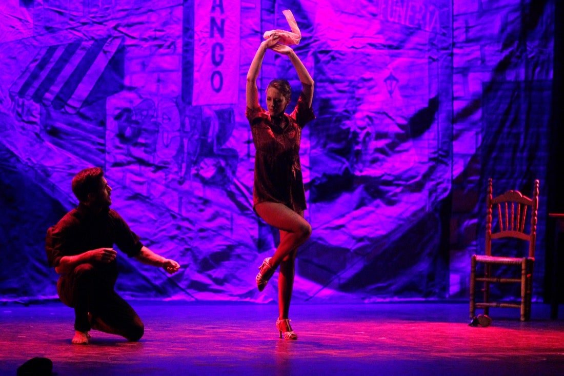 La compañía Sabor de Tango presentó ayer en el teatro Isabel la Católica, en el marco del 31 Festival Internacional de Tango, el montaje 'Tango break fusión' y 'El espectáculo'. También actuaron el cuarteto Proyecto Tamgú con 'Tango al sur' y el pianista Mariano Siccardi. El programa del Festival continuará hoy, a las 21.00 horas en el teatro Isabel la Católica, con Ecos de la XI Cumbre Mundial del Tango de Melilla con Eve Acosta (voz) y Pablo Giménez (guitarra)