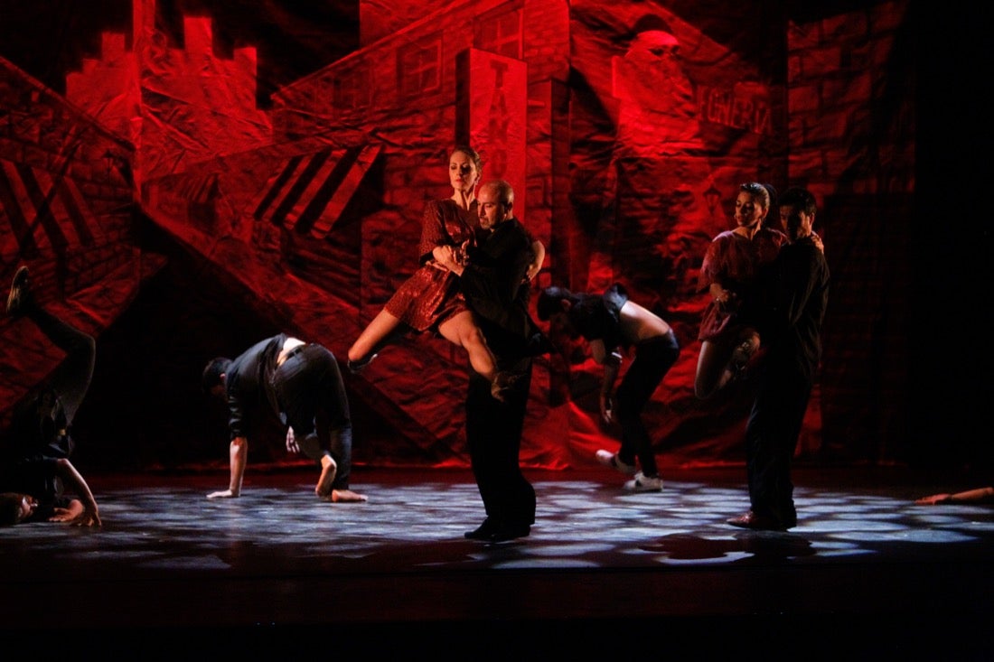 La compañía Sabor de Tango presentó ayer en el teatro Isabel la Católica, en el marco del 31 Festival Internacional de Tango, el montaje 'Tango break fusión' y 'El espectáculo'. También actuaron el cuarteto Proyecto Tamgú con 'Tango al sur' y el pianista Mariano Siccardi. El programa del Festival continuará hoy, a las 21.00 horas en el teatro Isabel la Católica, con Ecos de la XI Cumbre Mundial del Tango de Melilla con Eve Acosta (voz) y Pablo Giménez (guitarra)