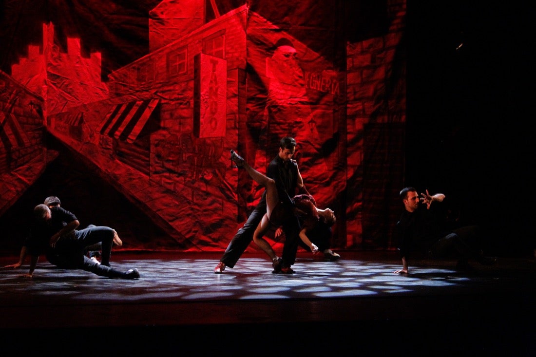 La compañía Sabor de Tango presentó ayer en el teatro Isabel la Católica, en el marco del 31 Festival Internacional de Tango, el montaje 'Tango break fusión' y 'El espectáculo'. También actuaron el cuarteto Proyecto Tamgú con 'Tango al sur' y el pianista Mariano Siccardi. El programa del Festival continuará hoy, a las 21.00 horas en el teatro Isabel la Católica, con Ecos de la XI Cumbre Mundial del Tango de Melilla con Eve Acosta (voz) y Pablo Giménez (guitarra)