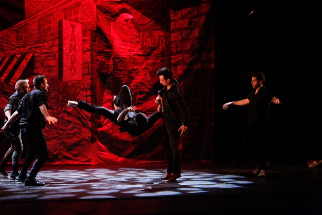 La compañía Sabor de Tango presentó ayer en el teatro Isabel la Católica, en el marco del 31 Festival Internacional de Tango, el montaje 'Tango break fusión' y 'El espectáculo'. También actuaron el cuarteto Proyecto Tamgú con 'Tango al sur' y el pianista Mariano Siccardi. El programa del Festival continuará hoy, a las 21.00 horas en el teatro Isabel la Católica, con Ecos de la XI Cumbre Mundial del Tango de Melilla con Eve Acosta (voz) y Pablo Giménez (guitarra)