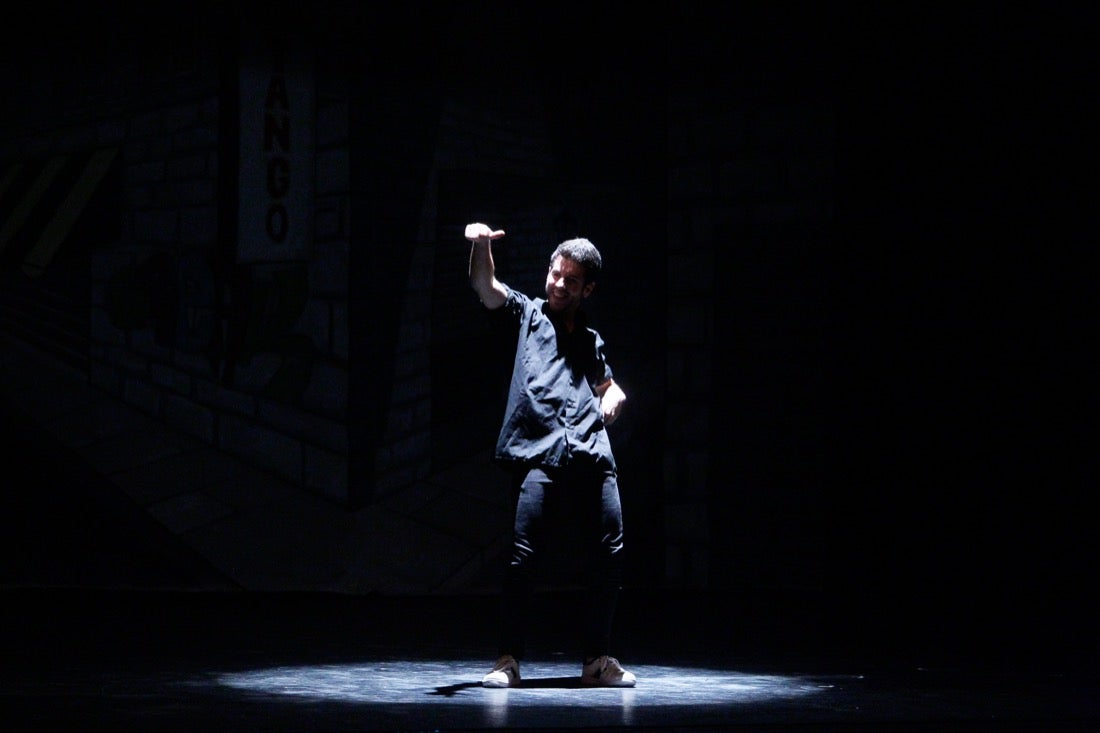 La compañía Sabor de Tango presentó ayer en el teatro Isabel la Católica, en el marco del 31 Festival Internacional de Tango, el montaje 'Tango break fusión' y 'El espectáculo'. También actuaron el cuarteto Proyecto Tamgú con 'Tango al sur' y el pianista Mariano Siccardi. El programa del Festival continuará hoy, a las 21.00 horas en el teatro Isabel la Católica, con Ecos de la XI Cumbre Mundial del Tango de Melilla con Eve Acosta (voz) y Pablo Giménez (guitarra)