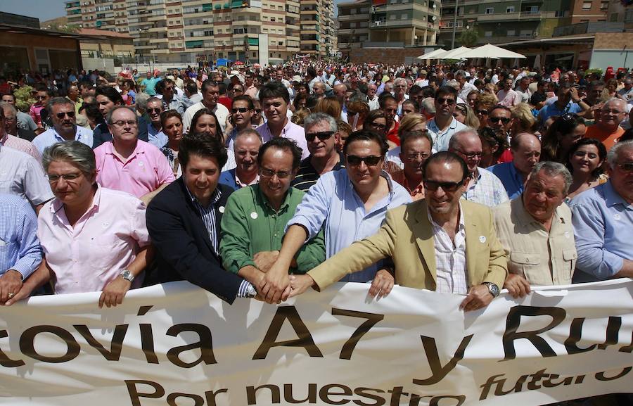 Representantes de los empresarios de la Costa y Granada encabezaron la histórica protesta del 27-J del año 2010 en Motril. :: 