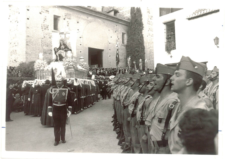 Salida de Santa María de la Alhambra Semana Santa 1989