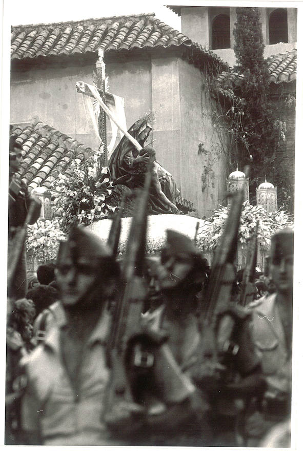 Salida de Santa María de la Alhambra Semana Santa 1989