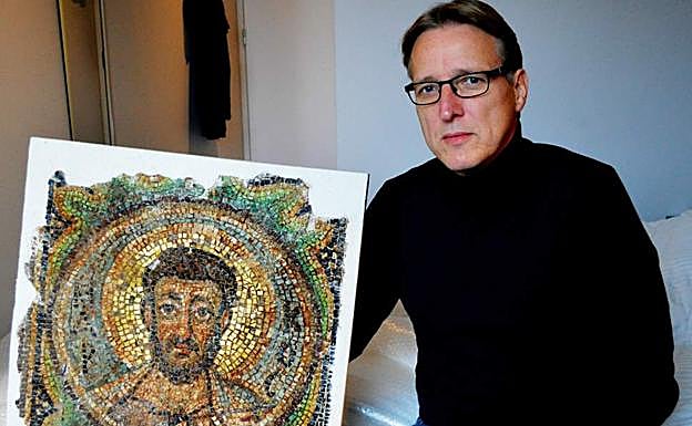 Brandt también halló y devolvió a Chipre un mosaico de 1.600 años de antigüedad.