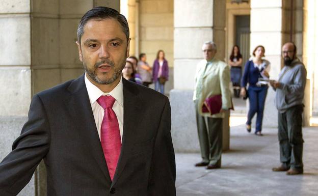 Condenado a dos años el exdirector general de Mercasevilla y 13 acusados absueltos