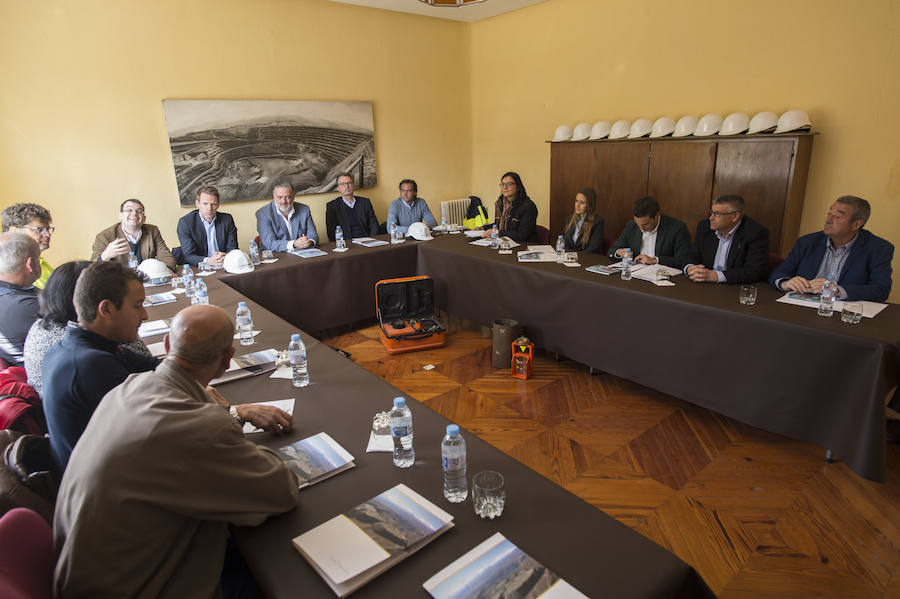 Cerradas desde 1996, las minas de Alquife vuelven a extraer mineral 23 años después gracias al desbloqueo burocrático tras meses esperando la puesta en marcha de la fase de explotación, pues la Junta había firmado en marzo de 2018 el plan de labores.