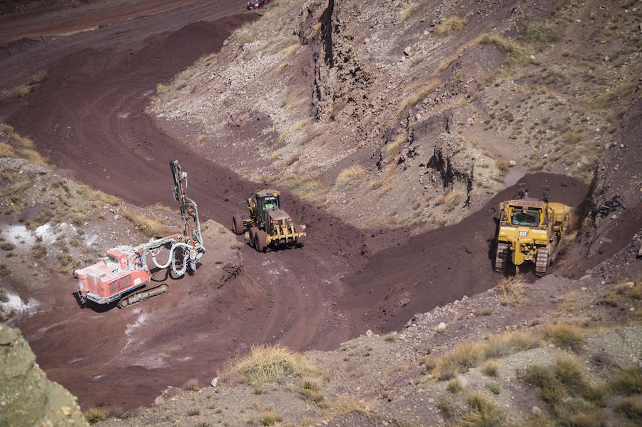 Cerradas desde 1996, las minas de Alquife vuelven a extraer mineral 23 años después gracias al desbloqueo burocrático tras meses esperando la puesta en marcha de la fase de explotación, pues la Junta había firmado en marzo de 2018 el plan de labores.