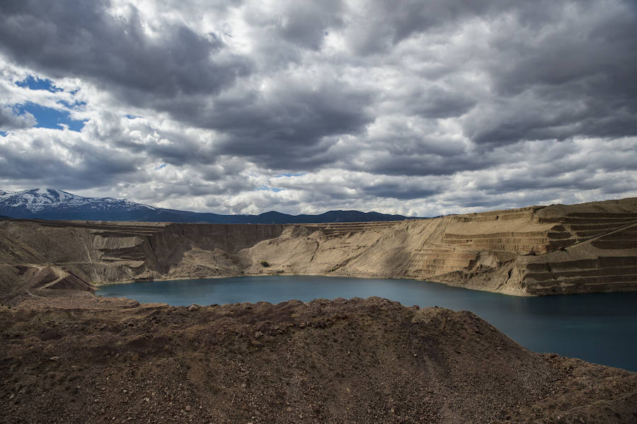 Cerradas desde 1996, las minas de Alquife vuelven a extraer mineral 23 años después gracias al desbloqueo burocrático tras meses esperando la puesta en marcha de la fase de explotación, pues la Junta había firmado en marzo de 2018 el plan de labores.