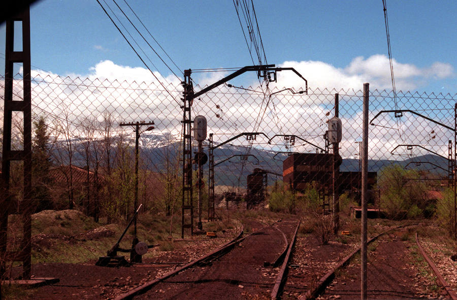 Año 2000. La estación de tren de las minas de Alquife, abandonada. 