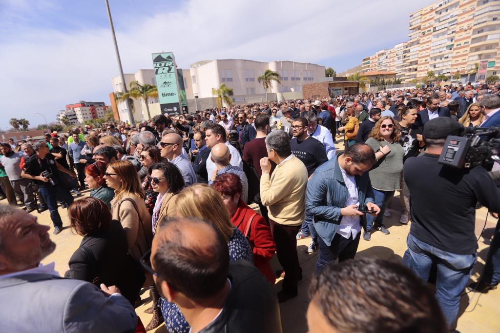 Alrededor de medio millar de personas se han concentrado en Motril para pedir que se hagan ya la canalizaciones de la presa