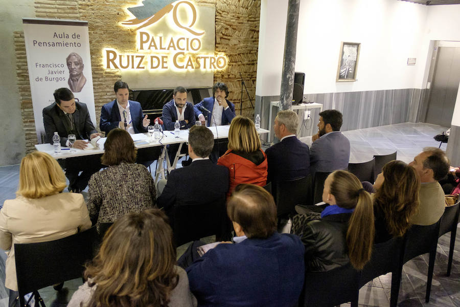 Quico Chirino presentó el jueves 28 de marzo su novela 'A la izquierda del padre' en Motril, acompañado del diputado nacional Carlos Rojas y del escritor y humanista Mario Garcés. Al acto acudieron representantes políticos, empresariales y de la sociedad granadina y motrileña. 