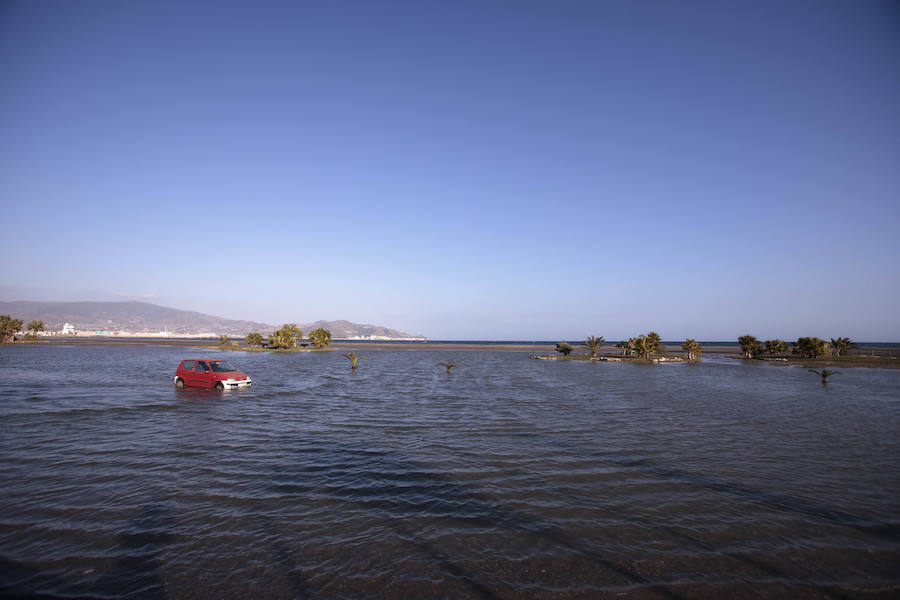 La playa de Poniente aún presentaba este aspecto ayer por la tarde