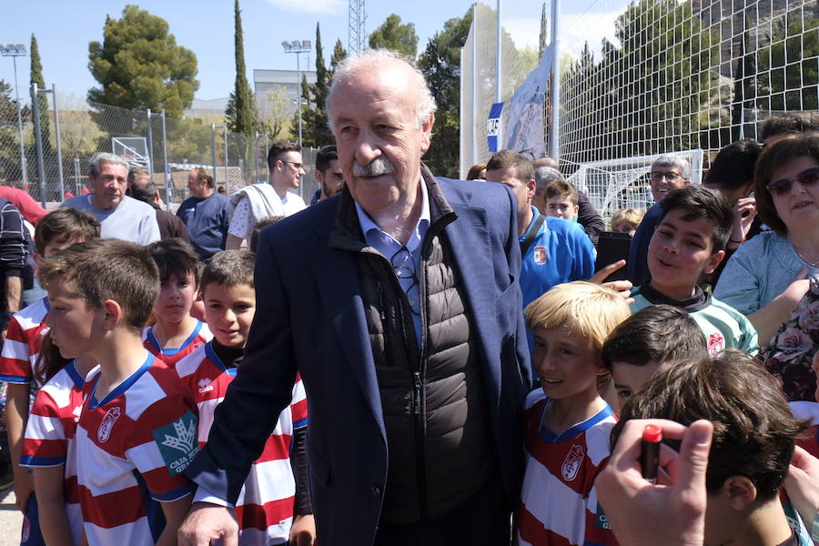 El ex seleccionador nacional ha acudido esta mañana a la Gala del Deporte de Cájar, donde cientos de niños disputan un torneo de fútbol base