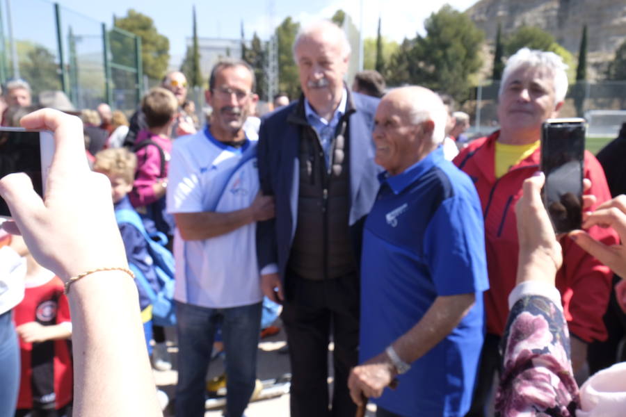 El ex seleccionador nacional ha acudido esta mañana a la Gala del Deporte de Cájar, donde cientos de niños disputan un torneo de fútbol base