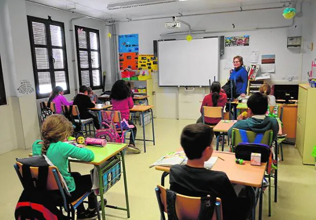 Un aula con pocos alumnos en Bérchules.