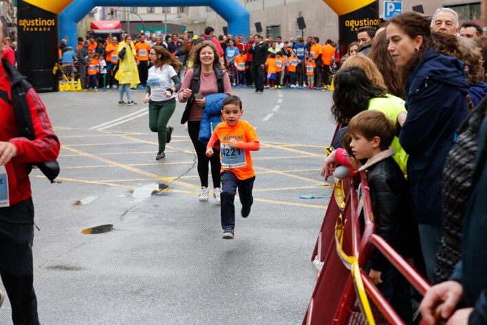 Cerca de 4.000 personas participan en la decimotercera edición del Memorial, marcada por la lluvia, en la que también se animan los corredores de las categorías inferiores, la cantera.