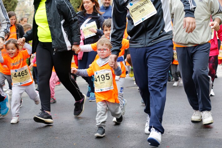 Cerca de 4.000 personas participan en la decimotercera edición del Memorial, marcada por la lluvia, en la que también se animan los corredores de las categorías inferiores, la cantera.