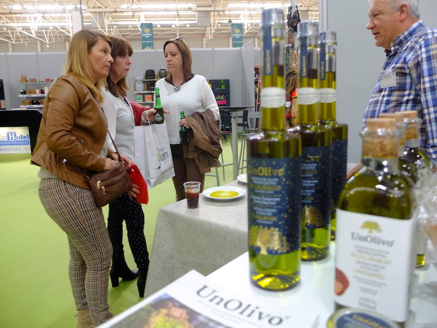 Gran ambiente en el I Salón de Gastronomía Degusta Jaén, con lleno en el pabellón del Ifeja