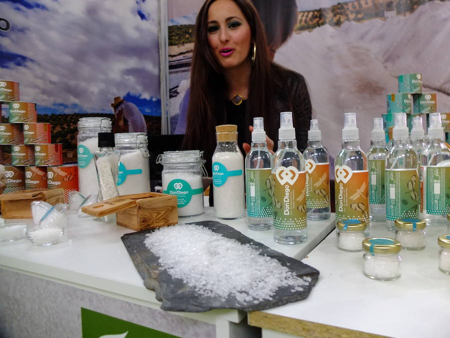 Gran ambiente en el I Salón de Gastronomía Degusta Jaén, con lleno en el pabellón del Ifeja