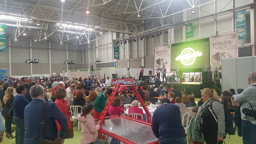 Gran ambiente en el I Salón de Gastronomía Degusta Jaén, con lleno en el pabellón del Ifeja