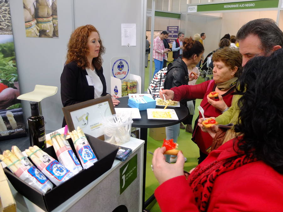 Gran ambiente en el I Salón de Gastronomía Degusta Jaén, con lleno en el pabellón del Ifeja