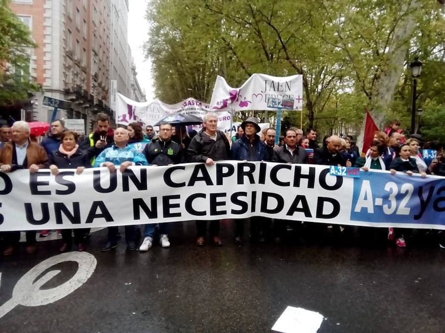 Seis organizaciones jienenses marchan junto a casi un centenar de colectivos de 23 provincias en una manifestación en Madrid