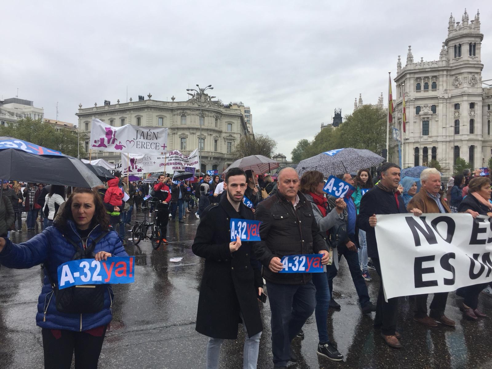 Seis organizaciones jienenses marchan junto a casi un centenar de colectivos de 23 provincias en una manifestación en Madrid