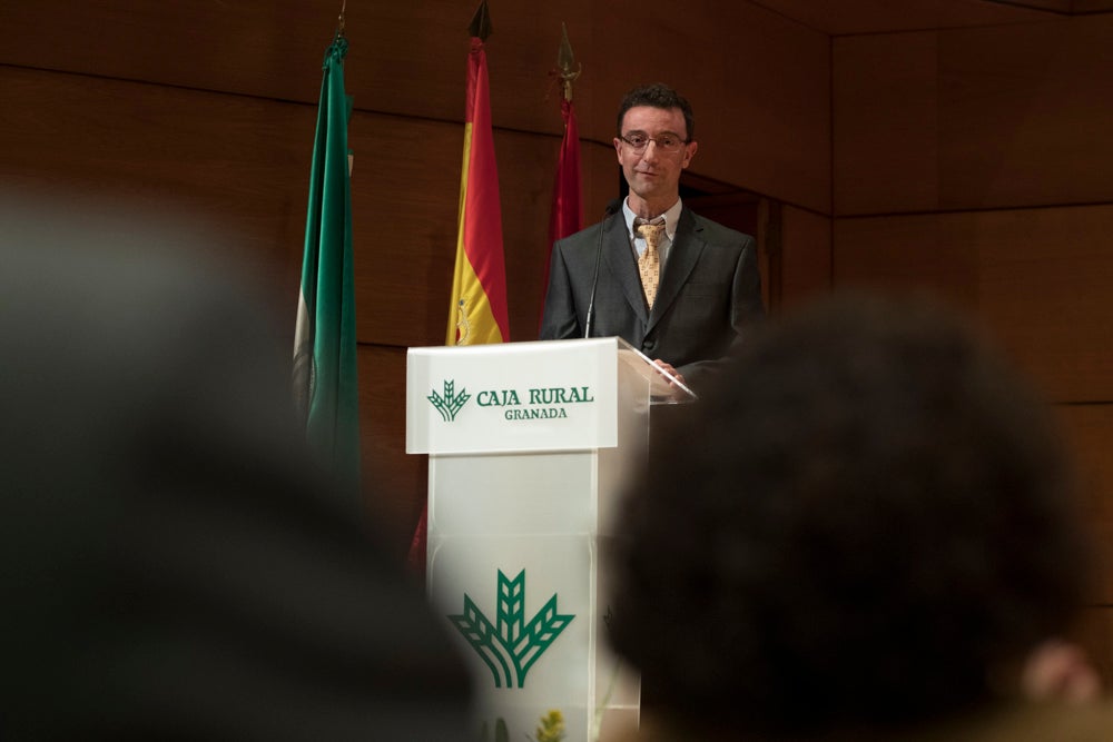 La sede central de la caja de ahorros fue el escenario de la entrega de los premios a la excelencia académica en un emotivo acto presentado por la periodista Encarna Ximénez de Cisneros.