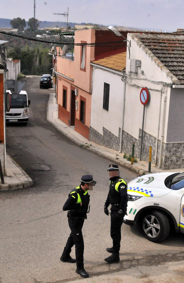 Un tiroteo en Linares acaba con impactos de bala en una vivienda y en un coche