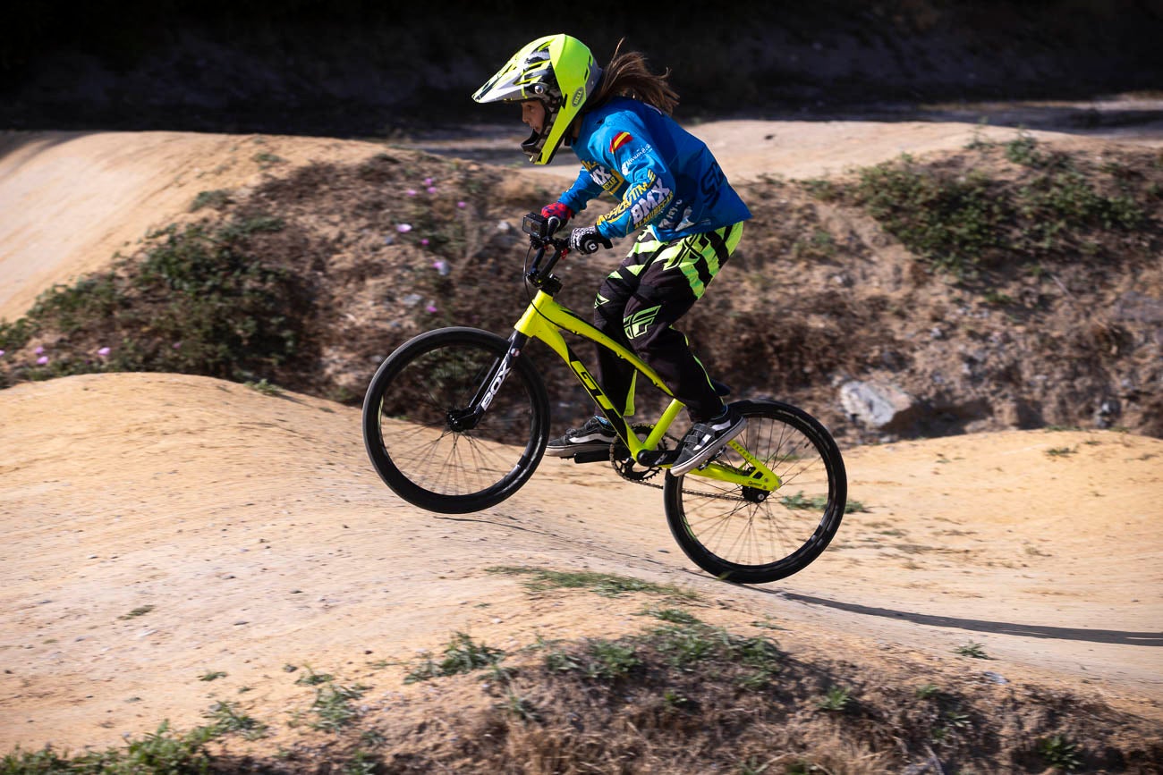 Es la actual campeona de Andalucía y segunda en España de BMX sin haber cumplido los diez años y cuenta con la posibilidad de remontar hasta conseguir ser la mejor de su categoría