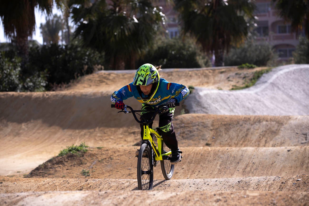 Es la actual campeona de Andalucía y segunda en España de BMX sin haber cumplido los diez años y cuenta con la posibilidad de remontar hasta conseguir ser la mejor de su categoría