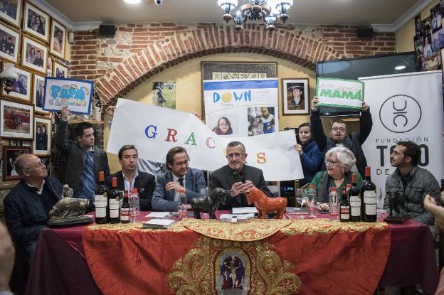 Presentación ayer del festival taurino a beneficio de Granadown.