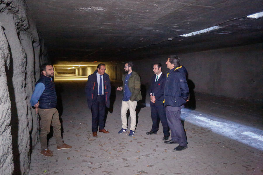 En esta galería de imágenes puedes descubrir cómo es el túnel del metro que hay en Camino de Ronda y que pocos conocen