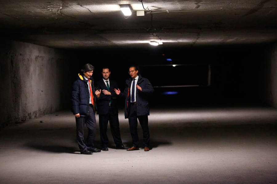 En esta galería de imágenes puedes descubrir cómo es el túnel del metro que hay en Camino de Ronda y que pocos conocen