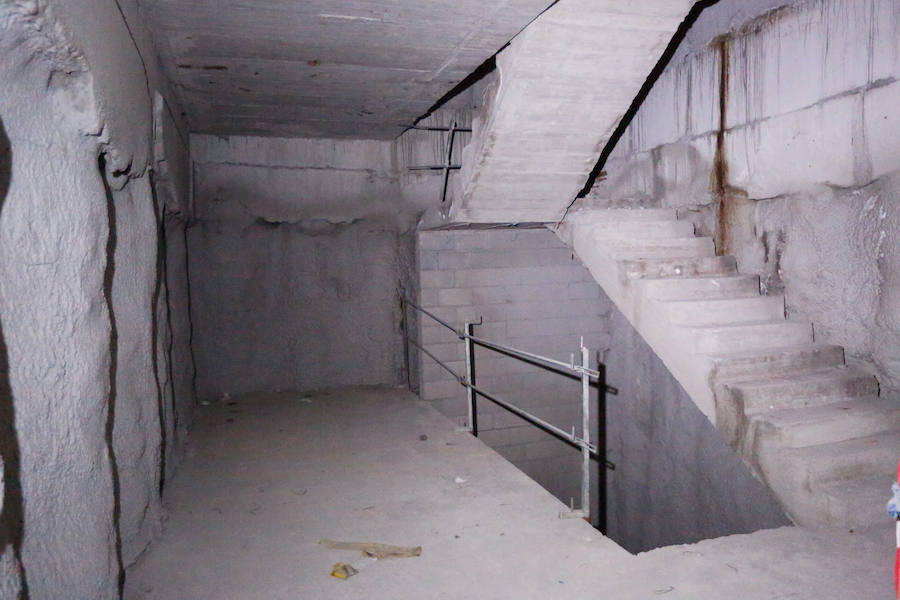 En esta galería de imágenes puedes descubrir cómo es el túnel del metro que hay en Camino de Ronda y que pocos conocen