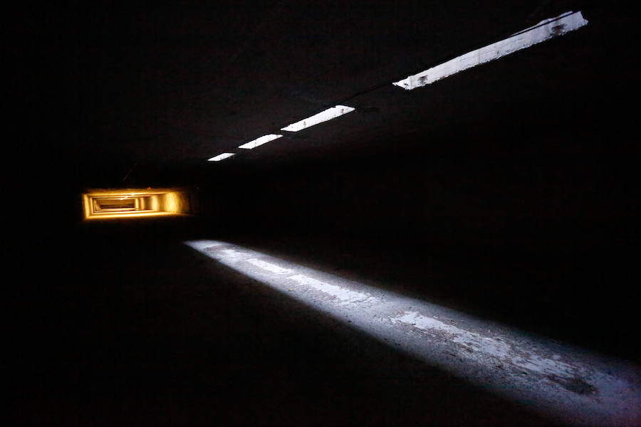 En esta galería de imágenes puedes descubrir cómo es el túnel del metro que hay en Camino de Ronda y que pocos conocen