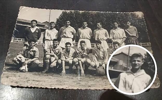 Imagen. Foto del equipo en el que jugaba Francisco Cruz, destacado en el detalle de la imagen.